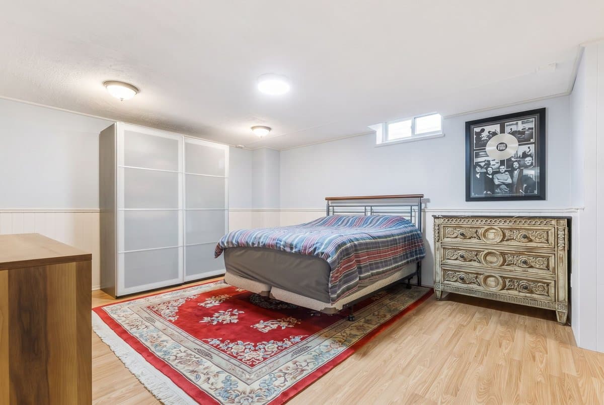 Real estate photo after AI Virtual Item Removal - unwanted items removed
